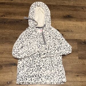 Cozy plush pullover Snuggie small